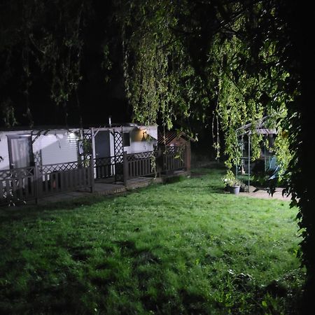 הוילה Hastiere-par-dela Au Jardin D'Eden מראה חיצוני תמונה